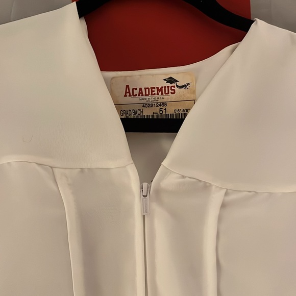 White Academus Graduation Robe - Picture 2 of 2